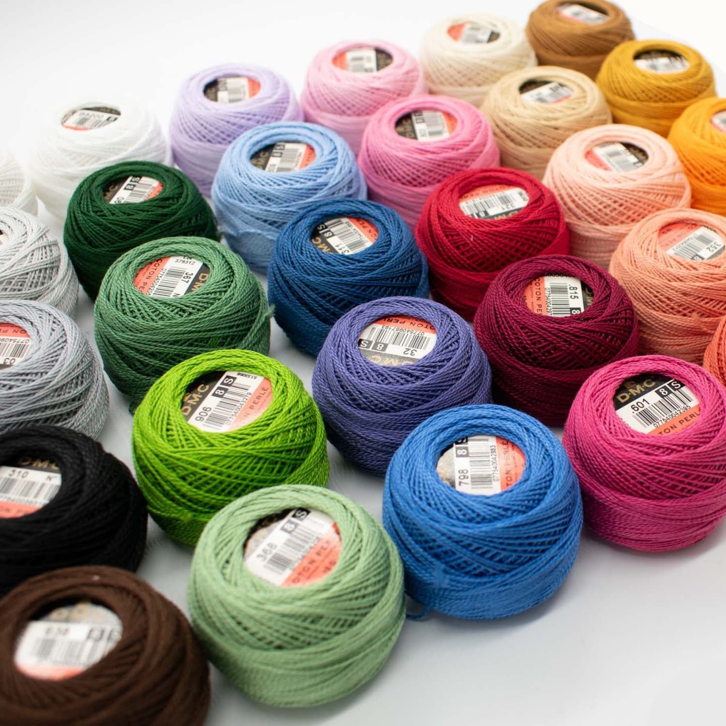 خيوط التطريز DMC