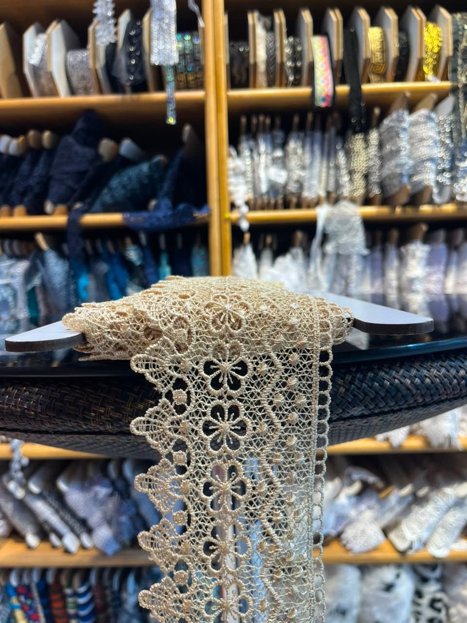 Beige lace ribbon 9 cm